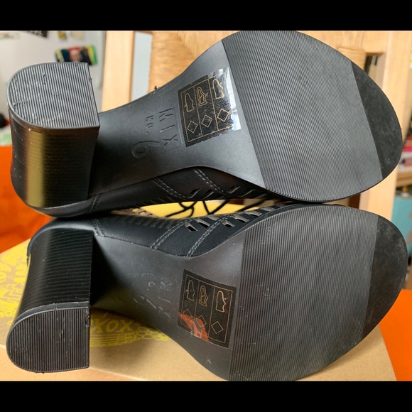 Black open toe boots - Picture 3 of 4